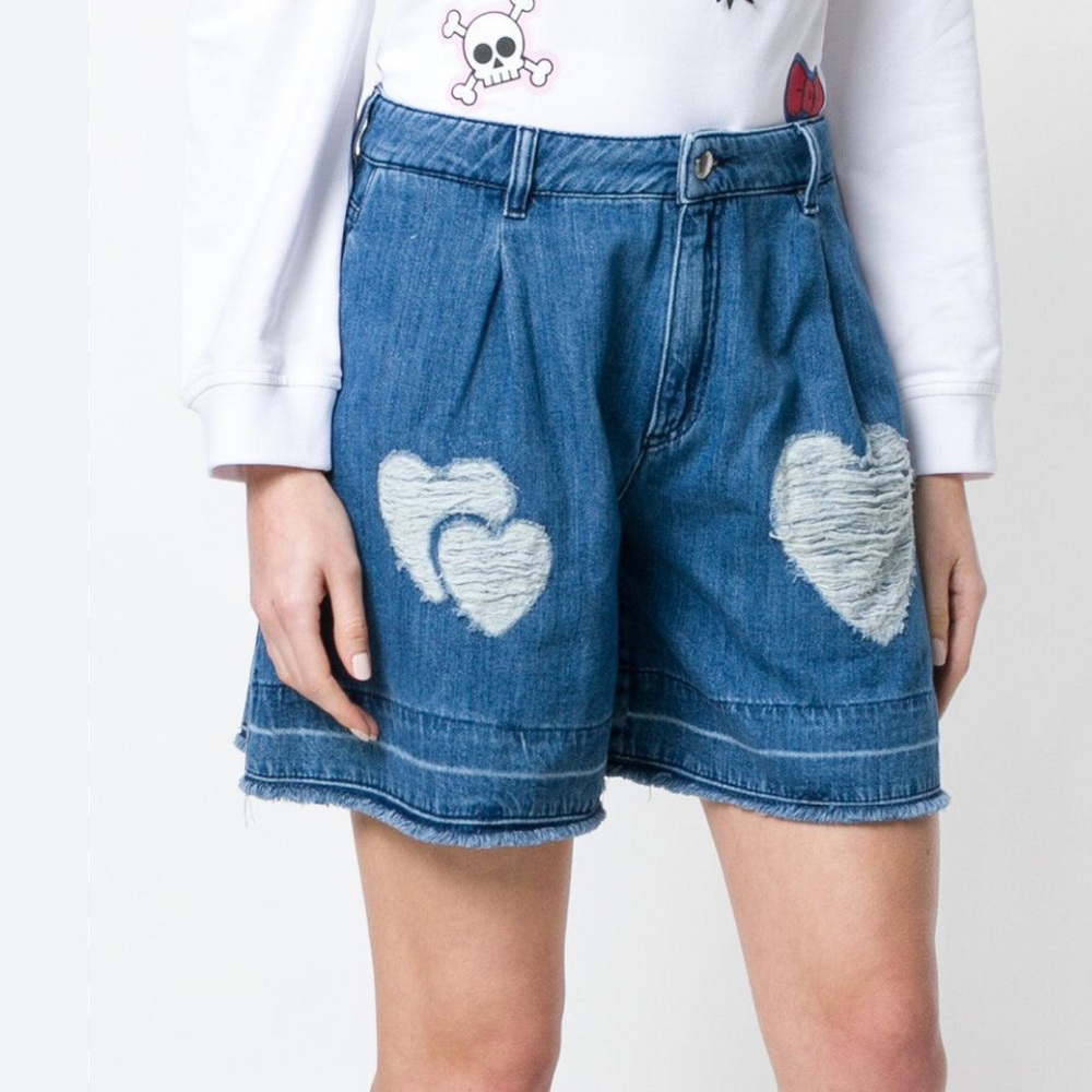 Love Moschino wide leg denim heart patch shorts, size US 6
